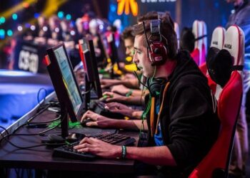 PES hay FIFA? Đâu là tựa game bóng đá đỉnh cao?