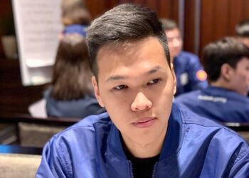 Hé lộ thông tin về game thủ AOE số 1 thế giới là ai?