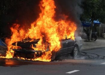 mo-thay-o-to-cua-minh-bi-chay-bao-hieu-dieu-gi